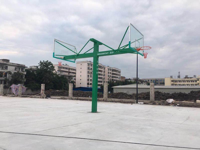 桂林某中学体育场篮球架定制